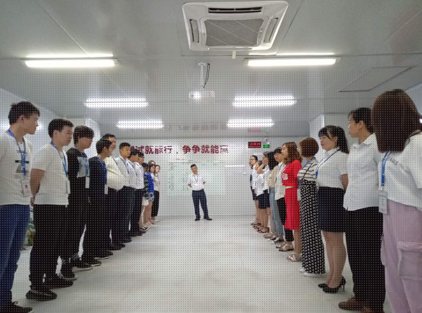 小銘打樣銷售、運營及一線員工團隊晨會